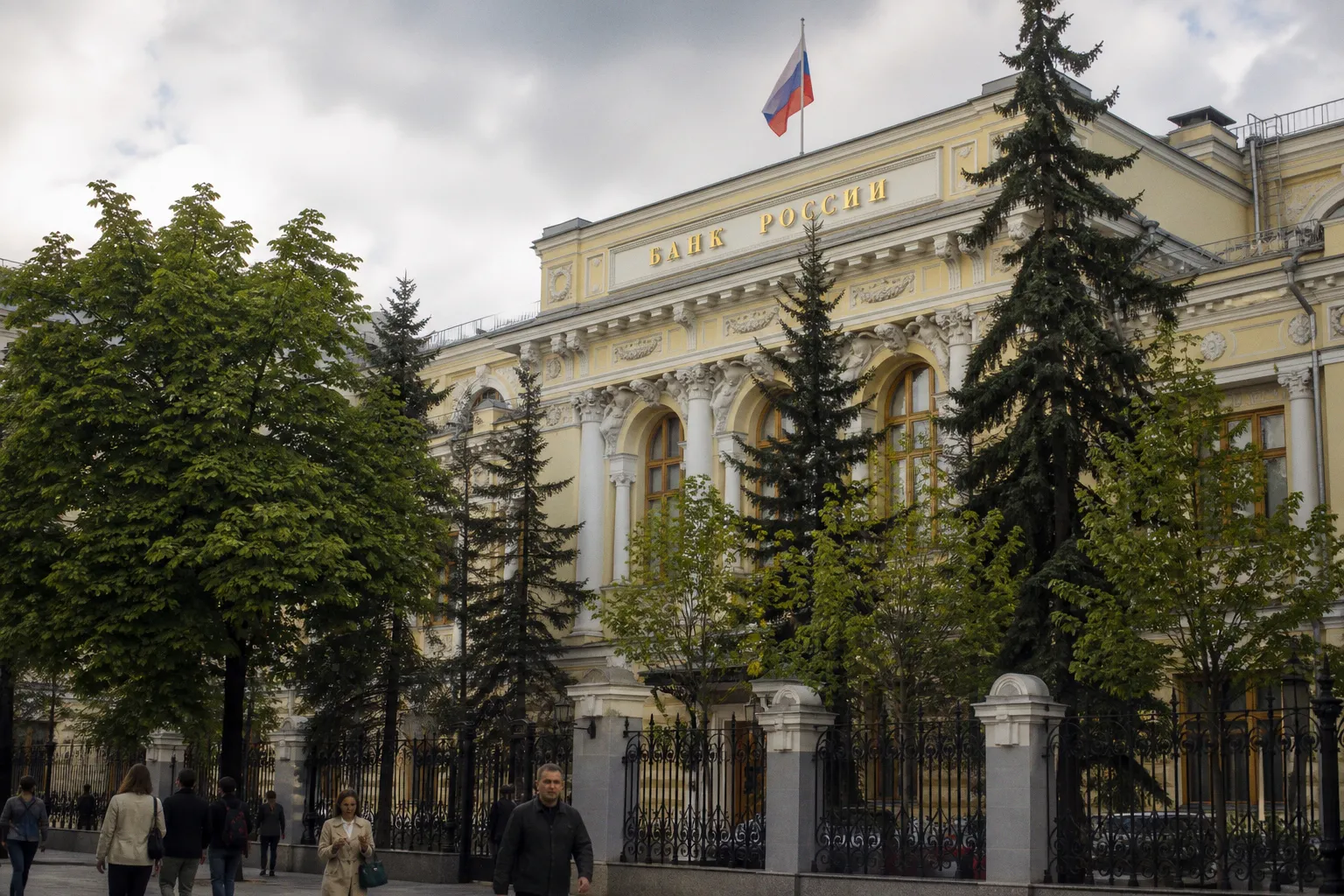 ЦБ: во II квартале банки не дали мошенникам украсть деньги 17,5 млн раз